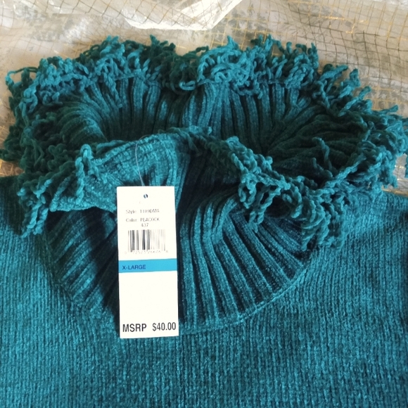 Green Cowl Neck Warm Sweater - Picture 3 of 12